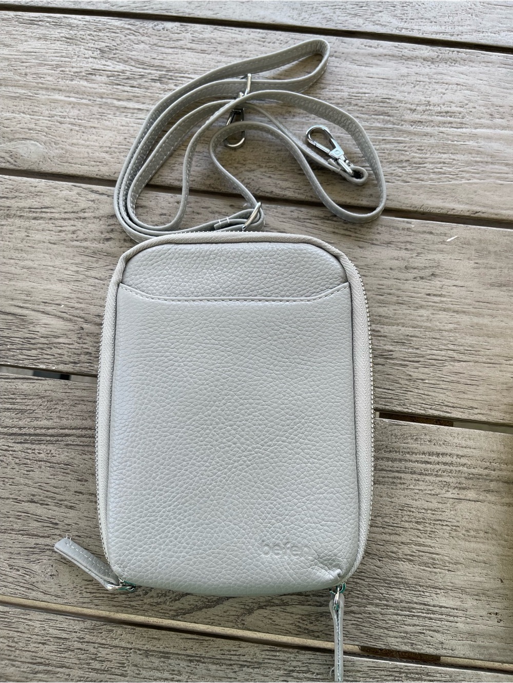 Befen Small Pebbled Leather Organizer Crossbody Smartphone Bag in Light Gray